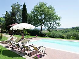 Villa with Private Pool near Cortona in Calm Countryside & Hilly Lands