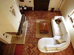 Villa with Private Pool near Cortona in Calm Countryside & Hilly Lands