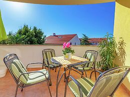 Modern Ground Floor Apartment With Private Terrace and Jacuzzi