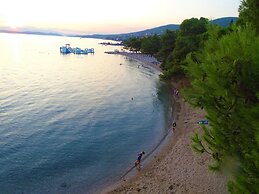 Modern Ground Floor Apartment With Private Terrace and Jacuzzi