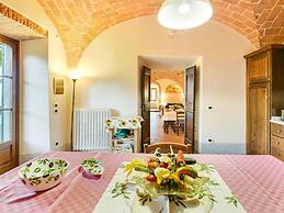 Villa With Private Pool, Near Cortona, 3 Apartments