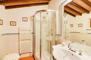 Villa With Private Pool, Near Cortona, 3 Apartments