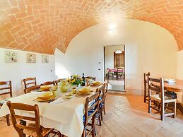 Villa With Private Pool, Near Cortona, 3 Apartments