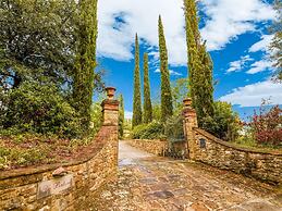 Villa With Private Pool, Near Cortona, 3 Apartments