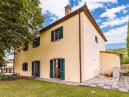 Villa With Private Pool, Near Cortona, 3 Apartments