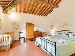 Villa With Private Pool, Near Cortona, 3 Apartments
