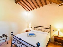 Villa With Private Pool, Near Cortona, 3 Apartments