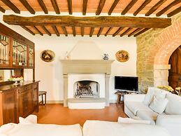 Villa With Private Pool, Near Cortona, 3 Apartments