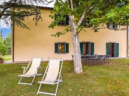 Villa With Private Pool, Near Cortona, 3 Apartments