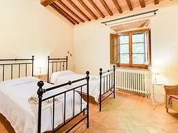 Villa With Private Pool, Near Cortona, 3 Apartments