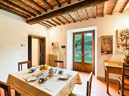 Villa With Private Pool, Near Cortona, 3 Apartments