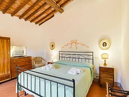 Villa With Private Pool, Near Cortona, 3 Apartments