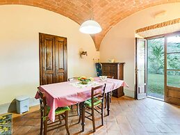 Villa With Private Pool, Near Cortona, 3 Apartments