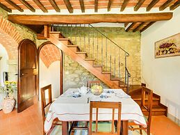 Villa With Private Pool, Near Cortona, 3 Apartments
