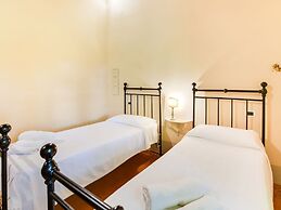 Villa With Private Pool, Near Cortona, 3 Apartments