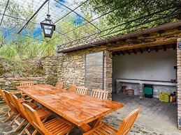 Villa With Private Pool, Near Cortona, 3 Apartments