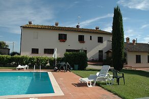 Peaceful Pienza Garden Escape