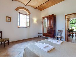 Apartment With Pool in Barberino Val D'elsa