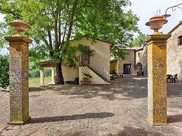 Apartment With Pool in Barberino Val D'elsa