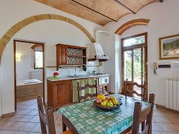 Apartment With Pool in Barberino Val D'elsa