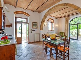 Apartment With Pool in Barberino Val D'elsa