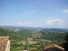 Warm Holiday Home With Pool