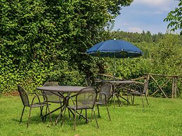 Warm Holiday Home With Pool
