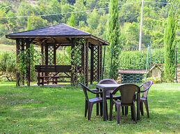 Warm Holiday Home With Pool