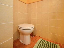 Warm Holiday Home With Pool