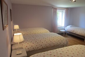 Spacious Family Villa, Offagne