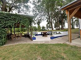 Luxurioese Ferienwohnung in Boddin mit Garten