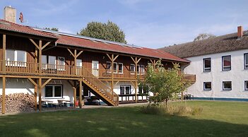 Luxurioese Ferienwohnung in Boddin mit Garten