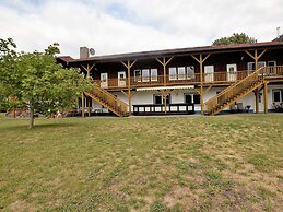 Luxurioese Ferienwohnung in Boddin mit Garten