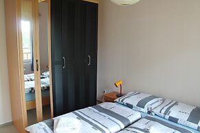 Luxurioese Ferienwohnung in Boddin mit Garten