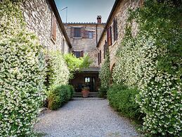 Adorable Farmhouse in Asciano