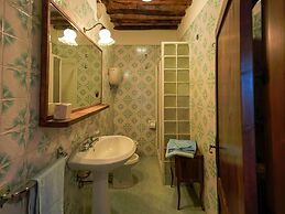 Adorable Farmhouse in Asciano