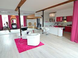 Lush Apartment with Sauna, Hot Tub, Mountain Views in Ensival