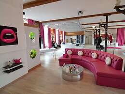 Lush Apartment with Sauna, Hot Tub, Mountain Views in Ensival