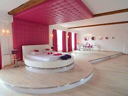 Lush Apartment with Sauna, Hot Tub, Mountain Views in Ensival