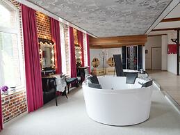 Lush Apartment with Sauna, Hot Tub, Mountain Views in Ensival