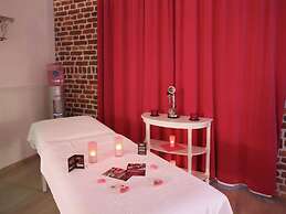 Lush Apartment with Sauna, Hot Tub, Mountain Views in Ensival