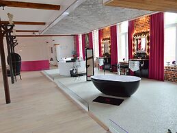 Lush Apartment with Sauna, Hot Tub, Mountain Views in Ensival