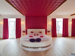 Lush Apartment with Sauna, Hot Tub, Mountain Views in Ensival