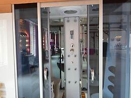 Lush Apartment with Sauna, Hot Tub, Mountain Views in Ensival