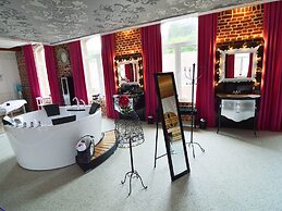 Lush Apartment with Sauna, Hot Tub, Mountain Views in Ensival