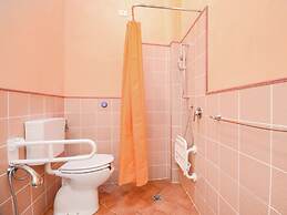 Modern Holiday Home With Pool