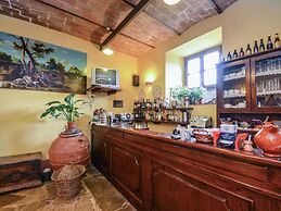 Modern Holiday Home With Pool