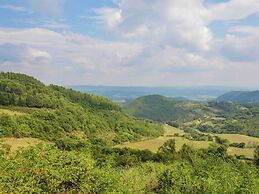 Modern Holiday Home With Pool