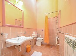 Modern Holiday Home With Pool