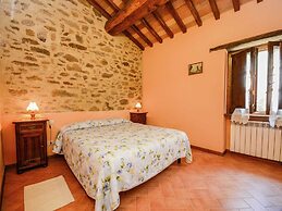 Modern Holiday Home With Pool